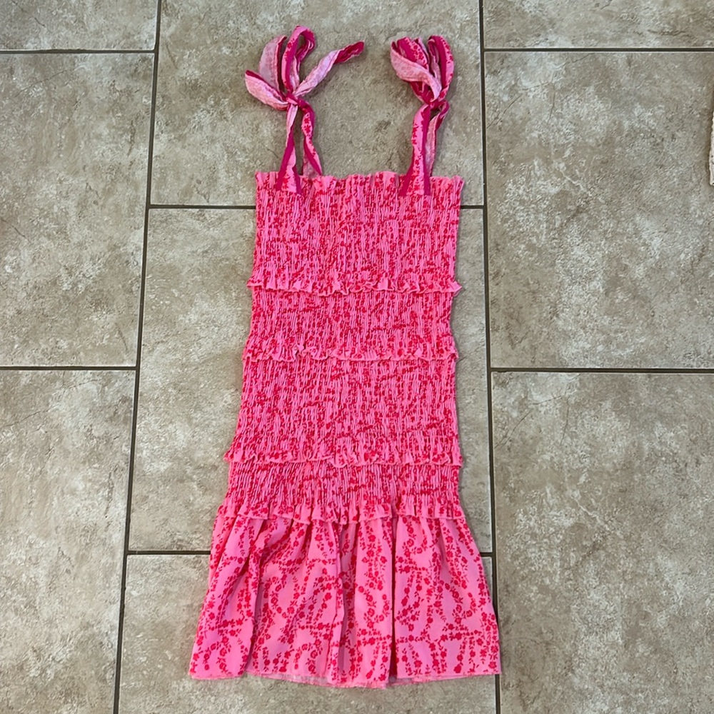 Hot pink dress, doesn’t fit like a square, worn once, tieable straps